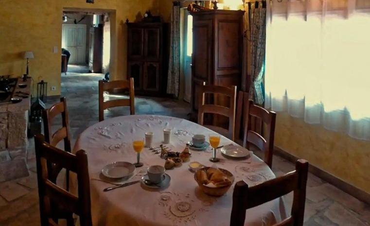 Mas Du Puits Blanc Bed and Breakfast Sernhac Εξωτερικό φωτογραφία